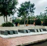 Kolam Renang 5 Near Bintaro Plaza 2BR Apartment at Bintaro Park View By Travelio