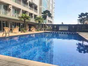 Swimming Pool 4 2BR with Private Bathtub at Galeri Ciumbuleuit Apartment By Travelio