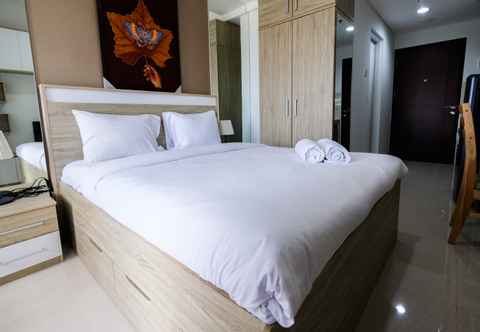 Bedroom Especial Studio Apartment Springwood Residence By Travelio