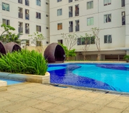 Kolam Renang 4 Comfy 2BR near Bassura Mall at Bassura City Apartment By Travelio