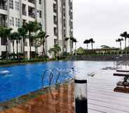 Kolam Renang 2 Contemporary 1BR Saveria Apartment near BSD City By Travelio