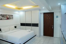 Bilik Tidur Comfort and Homey Studio Kebagusan City Apartment By Travelio