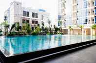 สระว่ายน้ำ Exquisite Studio Apartment at Capitol Park Residence By Travelio