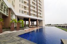 Hồ bơi Cozy and Comfy Studio at Silk Town Apartment By Travelio