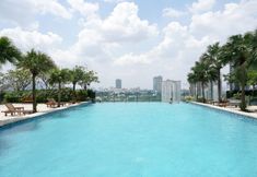 Kolam Renang 3 Modern and Exclusive 3BR Gandaria Heights Apartment By Travelio