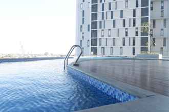 Swimming Pool 4 Marvell City Mall Access 1BR at The Linden Apartment By Travelio