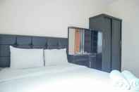 Kamar Tidur Simply Design 2BR Gajah Mada Mediterania Apartment By Travelio