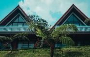 Bên ngoài 4 Villa Alam Kiwari