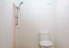 객실 내 욕실 6 Palem Agung Syariah Residence