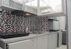 พื้นที่สาธารณะ 5 Clean & Comfortable 2BR Green Pramuka Apartment By Travelio