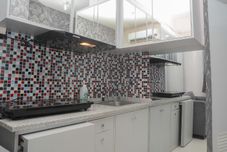 พื้นที่สาธารณะ Clean & Comfortable 2BR Green Pramuka Apartment By Travelio