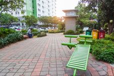สิ่งอำนวยความสะดวกด้านความบันเทิง Clean & Comfortable 2BR Green Pramuka Apartment By Travelio