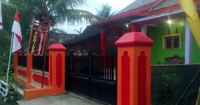 Exterior Yunior Guesthouse