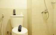 In-room Bathroom 5 Comfortable Studio Room Apartment at Stanford Jatinangor By Travelio