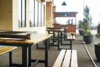 Bar, Cafe and Lounge Homey Studio Apartment at Tamansari Panoramic By Travelio