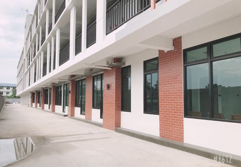 ภายนอกอาคาร At Samutsakorn Condo