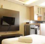 Kamar Tidur 2 Comfy and Strategic Studio at Gateway Cicadas Apartment By Travelio