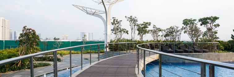 Lobby Pool View Studio at West Vista Apartment By Travelio