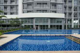 Kolam Renang 4 Comfortable Stay at 1BR Apartment Ciputra International Puri By Travelio