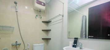 In-room Bathroom 4 Relaxing Style Studio at Nifarro Apartment By Travelio