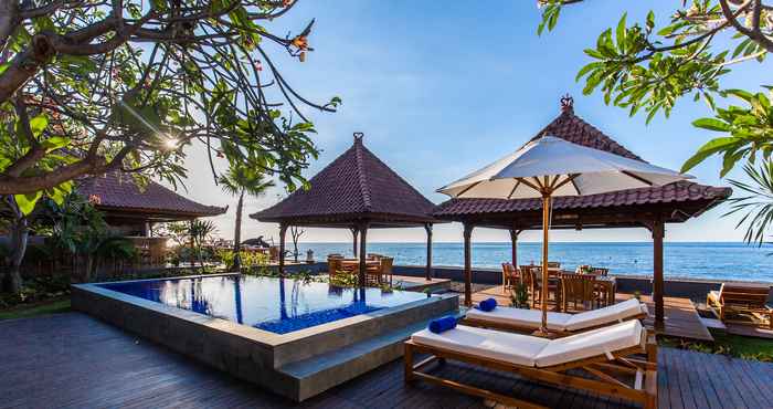 สระว่ายน้ำ Nalika Beach Resort & Restaurant -Adults Only