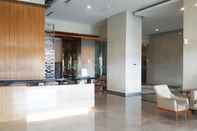 ล็อบบี้ Gorgeous 2BR Apartment at Kemang Village By Travelio