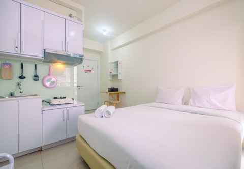 Bedroom Studio with Mall Access at Green Pramuka Apartment By Travelio