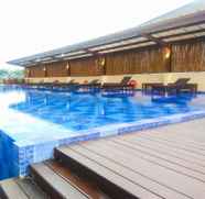 Hồ bơi 3 Elegant Studio Apartment at Azalea Suites By Travelio