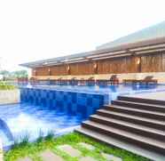 Hồ bơi 4 Elegant Studio Apartment at Azalea Suites By Travelio