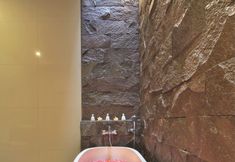 In-room Bathroom 5 Villa Wananta