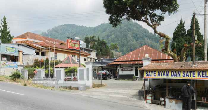 Luar Bangunan Penginapan Putra Lawu