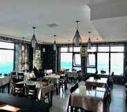 Restaurant 4 Praywish Seaview Apartments