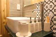 Toilet Kamar Emerald Ocean Hotel