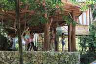 Ruangan Fungsional Roots Tree House