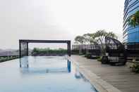 Hồ bơi Comfy and Modern Studio Apartment The Accent Bintaro By Travelio