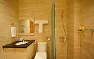 In-room Bathroom 7 KHAS Ombilin Hotel