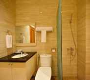 In-room Bathroom 7 KHAS Ombilin Hotel