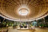 Lobby Tree Scape Retreat Resort