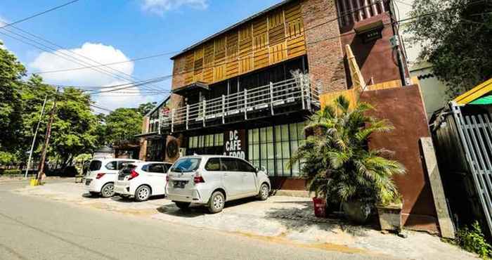 Exterior De' Container Guest House