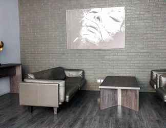 Lobby 2 Modern Fully Furnished 1BR Brooklyn Apartment By Travelio