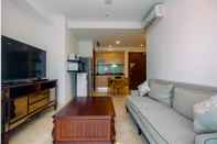 พื้นที่สาธารณะ Stylish 1BR with Workspace at Setiabudi Skygarden Apartment By Travelio