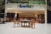 Bar, Kafe, dan Lounge River Hill Tawangmangu