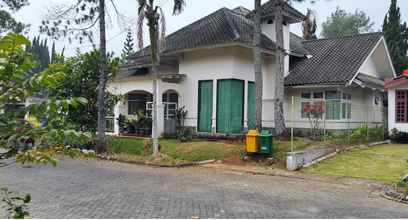 Exterior 4 Shakilla House 5-Villa Lotus Syariah