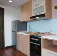 Ruang Umum 3 Cozy and Stylish 1BR Tamansari The Hive Apartment By Travelio