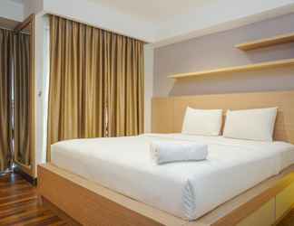 Bilik Tidur 2 Cozy and Stylish 1BR Tamansari The Hive Apartment By Travelio