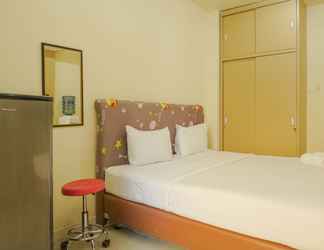 Kamar Tidur 2 Great and Comfy Studio Green Pramuka Apartment By Travelio