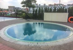 Lobby 5 Spacious and Comfortable 2BR at Oasis Cikarang Apartment By Travelio