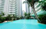 Kolam Renang 3 Cozy 1BR with City View at Royale Springhill Apartment By Travelio