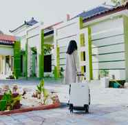 Exterior 5 Esemka Syariah Hotel And Resto