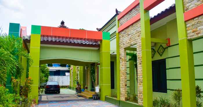 Bangunan Esemka Syariah Hotel And Resto